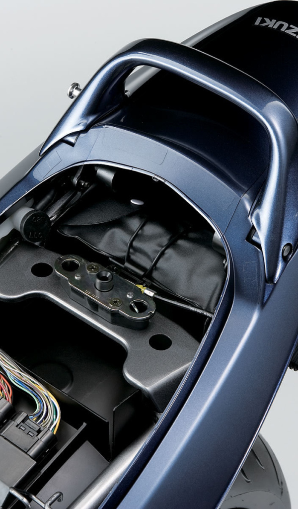 Быстрый мотоцикл Suzuki GSF 1250 S