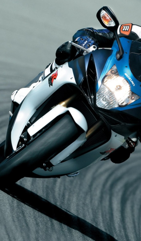 Быстрый мотоцикл Suzuki GSX-R 750