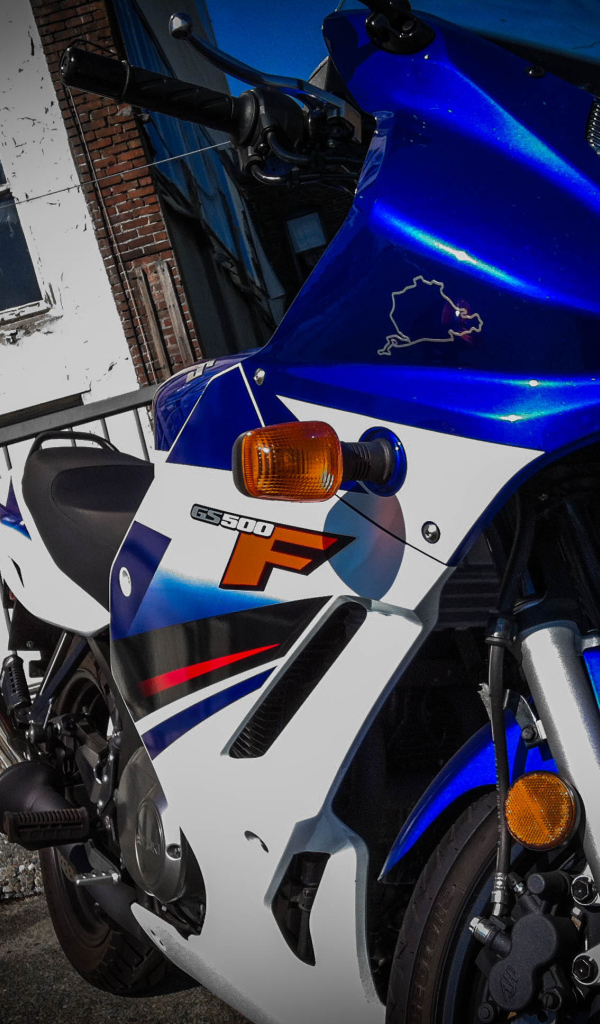 Быстрый мотоцикл Suzuki  GS 500 F