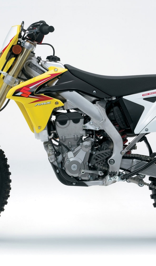 Быстрый мотоцикл Suzuki RMX 450 Z