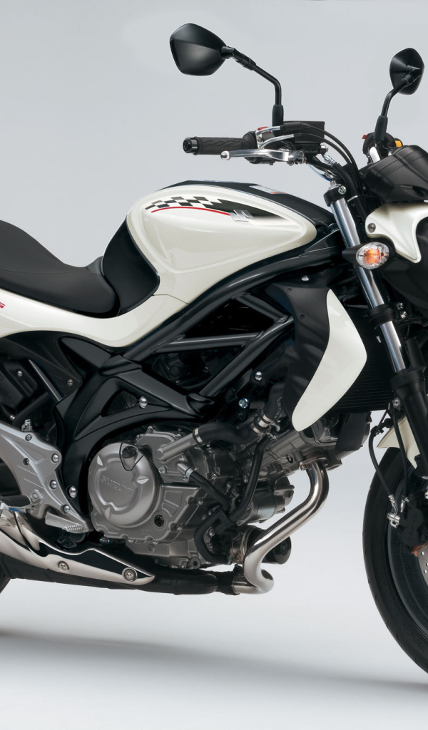 Быстрый мотоцикл Suzuki SFV 650