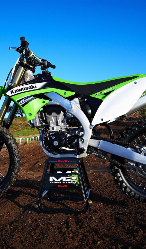 Быстрый мотоцикл Kawasaki KX 450 F