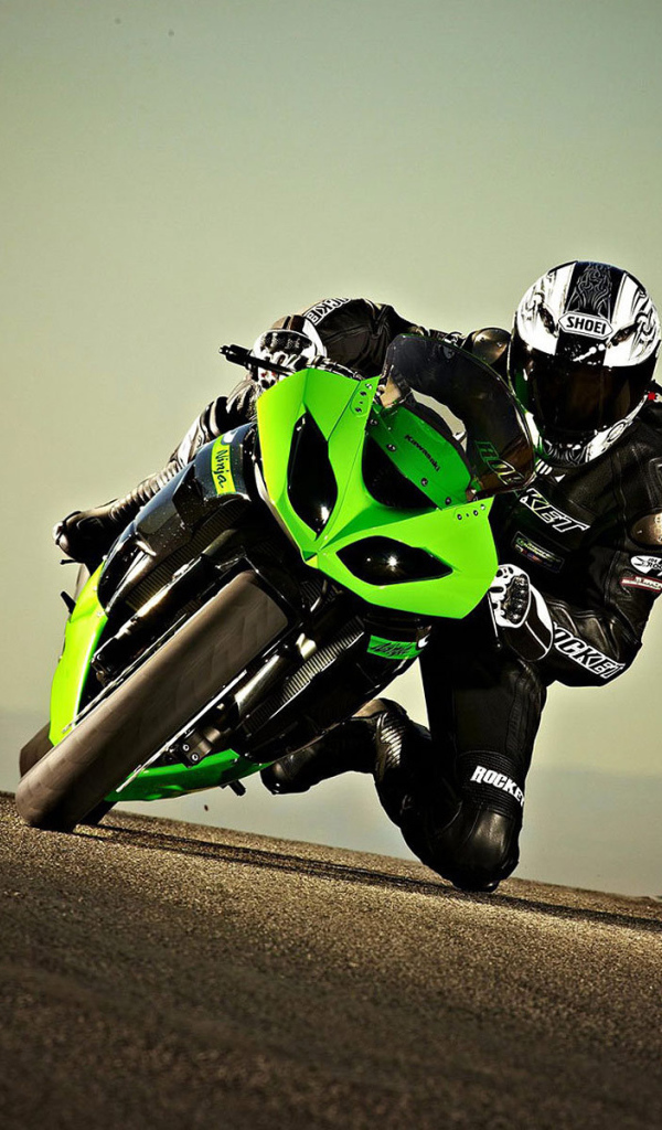 Быстрый мотоцикл Kawasaki Ninja ZX-6R