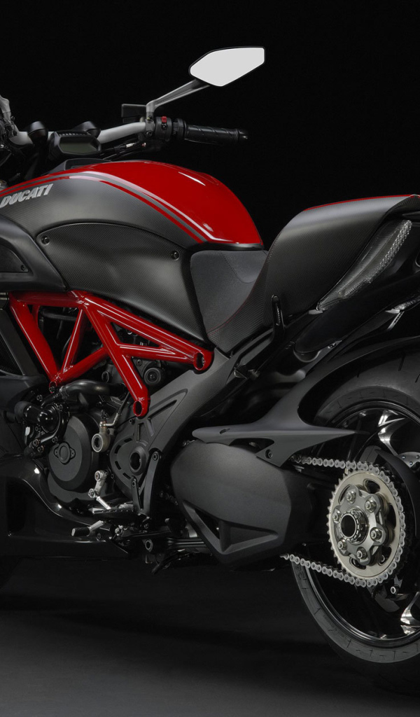 Невероятно быстрый мотоцикл Ducati Diavel