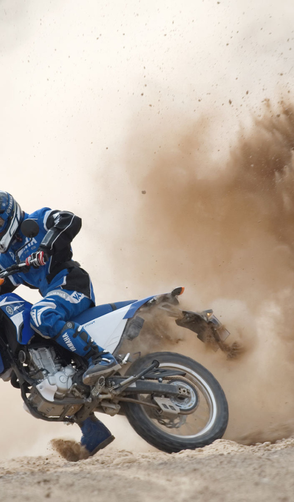 Невероятно быстрый мотоцикл Suzuki DR 200 SE