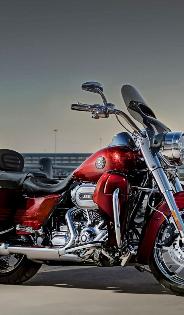 Невероятно быстрый мотоцикл Harley-Davidson CVO Road King
