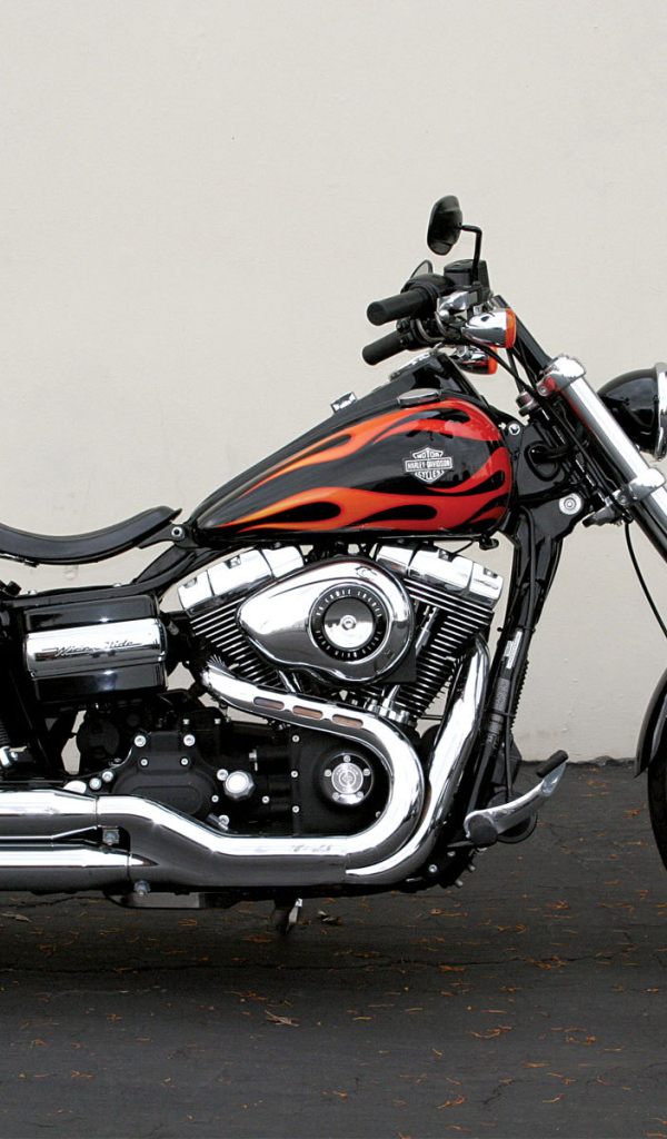 Невероятно быстрый мотоцикл Harley-Davidson Dyna Wide Glide