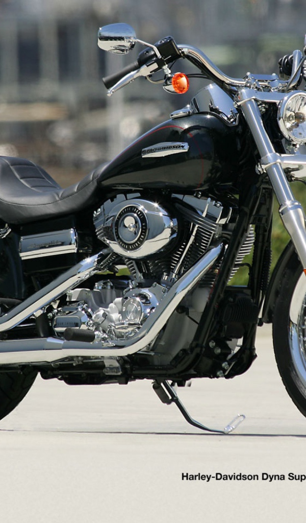 Невероятно быстрый мотоциклHarley-Davidson Dyna Super Glide Custom