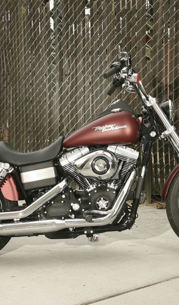 Мотоцикл модели Harley-Davidson Dyna Street Bob