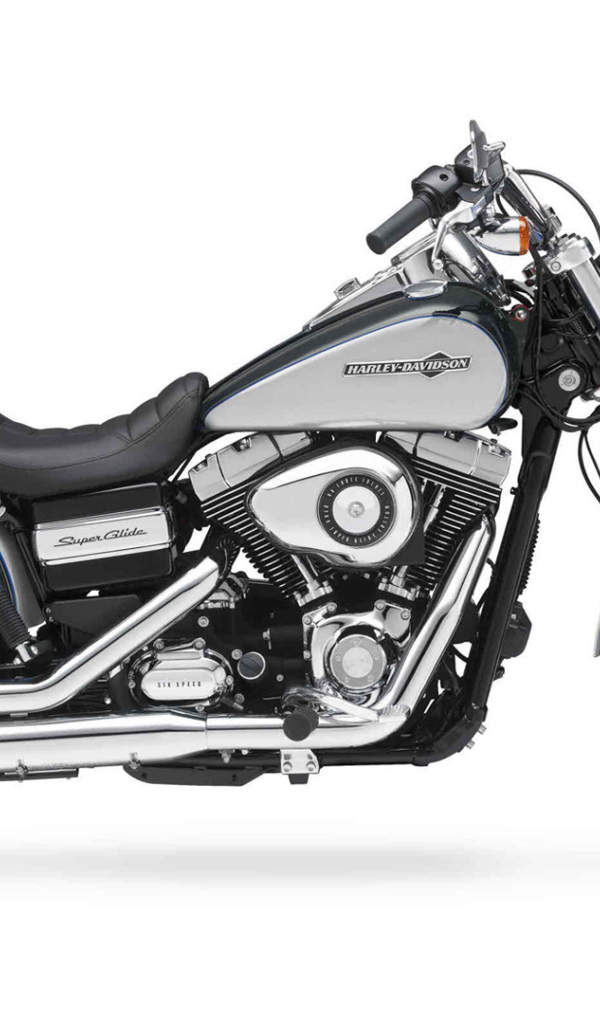 Мотоцикл модели Harley-Davidson Dyna Super Glide Custom