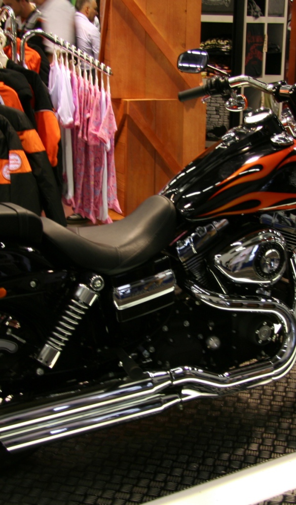 Мотоцикл модели Harley-Davidson Dyna Wide Glide