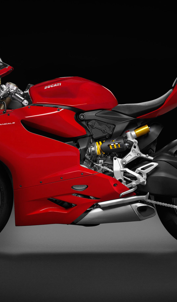 Новый мотоцикл на дороге Ducati Superbike 1199 Panigale