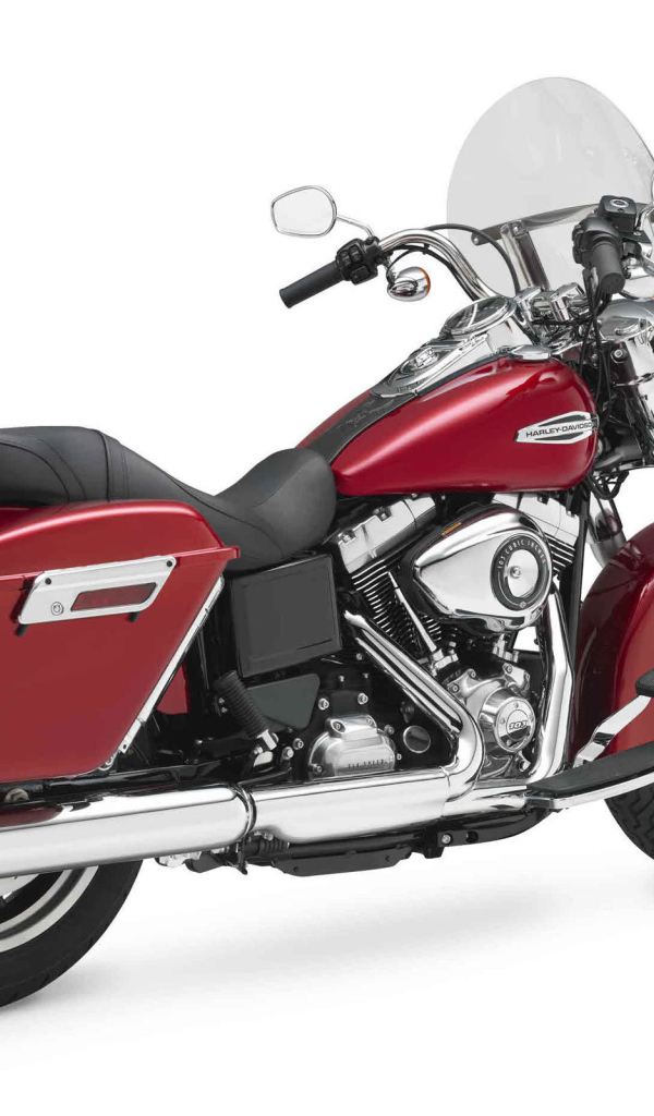 Новый мотоцикл на дороге Harley-Davidson Dyna Switchback