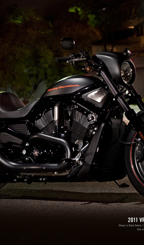 Новый мотоцикл на дороге Harley-Davidson Night Rod Special