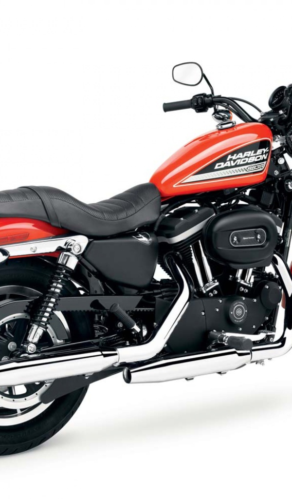Новый мотоцикл на дороге Harley-Davidson XL 883R Sportster Roadster