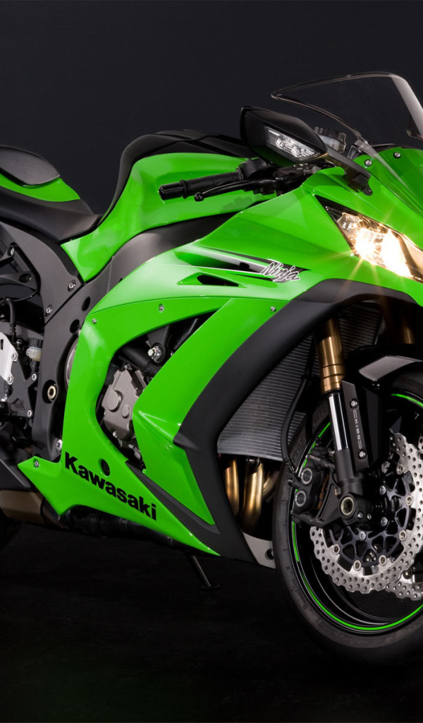 Новый мотоцикл на дороге Kawasaki Ninja ZX-10R