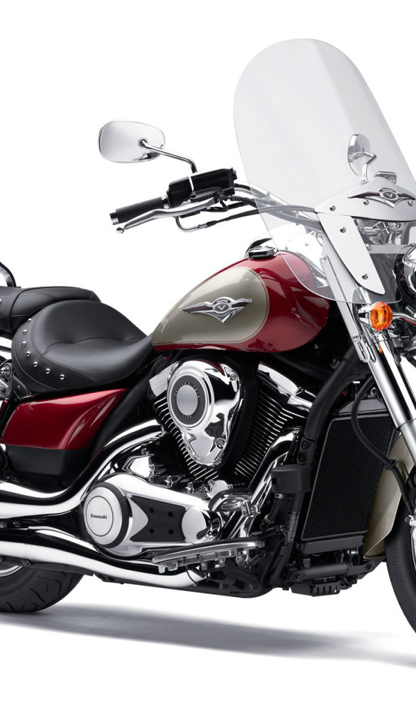 Новый мотоцикл на дороге Kawasaki VN 1700 Classic