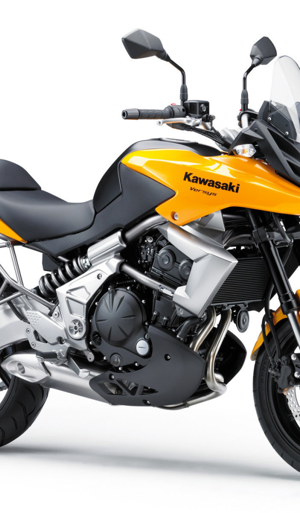 Новый мотоцикл на дороге Kawasaki Versys