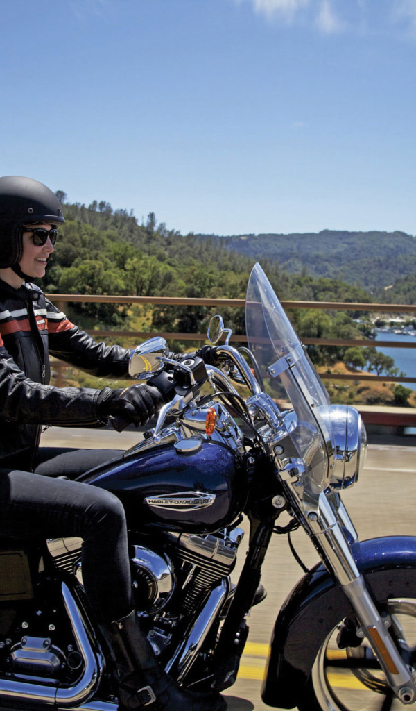 Новый мотоцикл Harley-Davidson Dyna Switchback