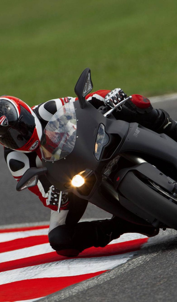 Новый надежный мотоцикл Ducati Superbike 848 Evo