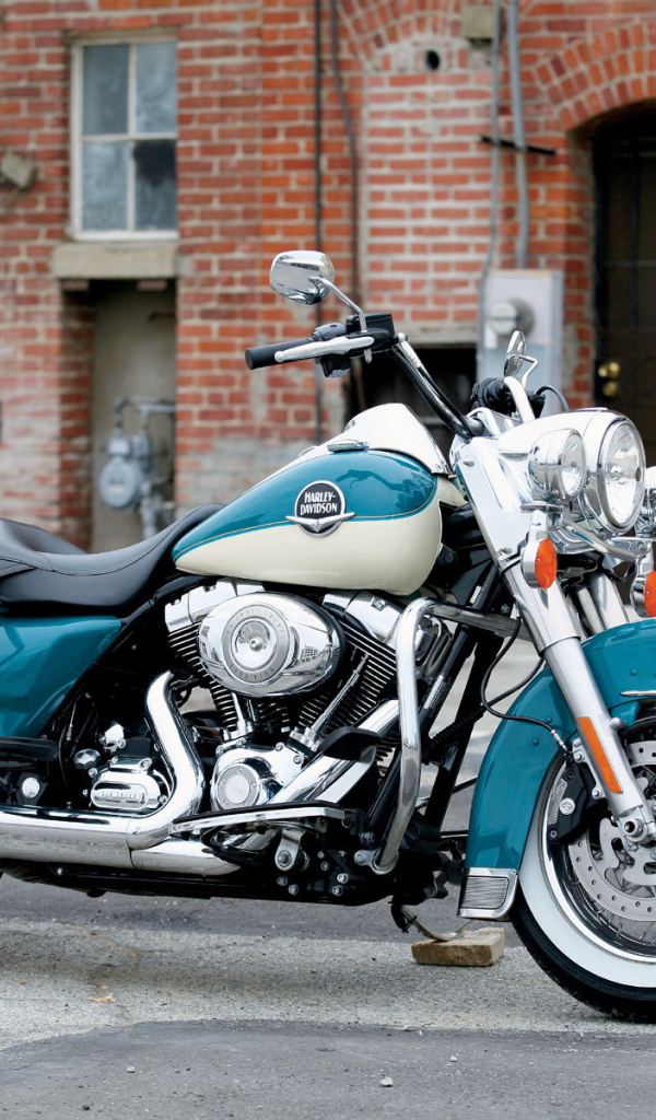 Новый надежный мотоцикл Harley-Davidson CVO Road King