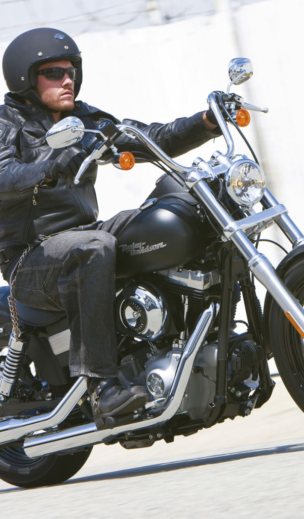 Новый надежный мотоцикл Harley-Davidson Dyna Street Bob