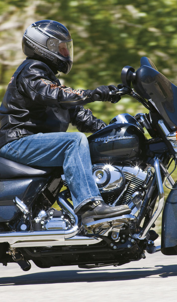 Новый надежный мотоцикл Harley-Davidson Street Glide