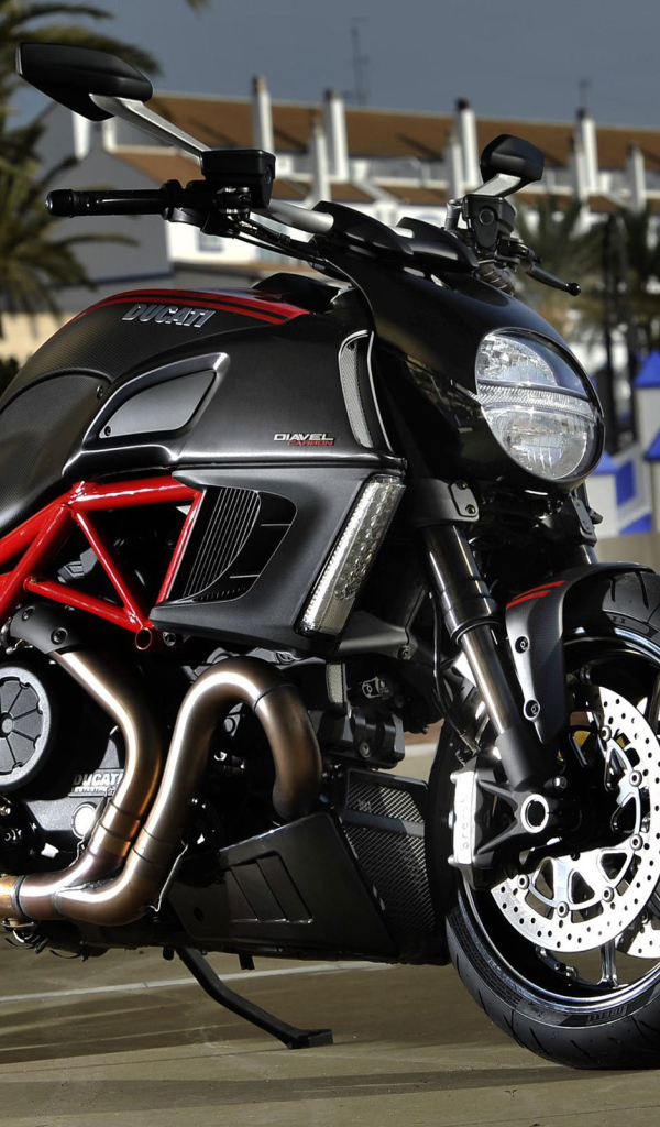 Популярный мотоцикл Ducati Diavel
