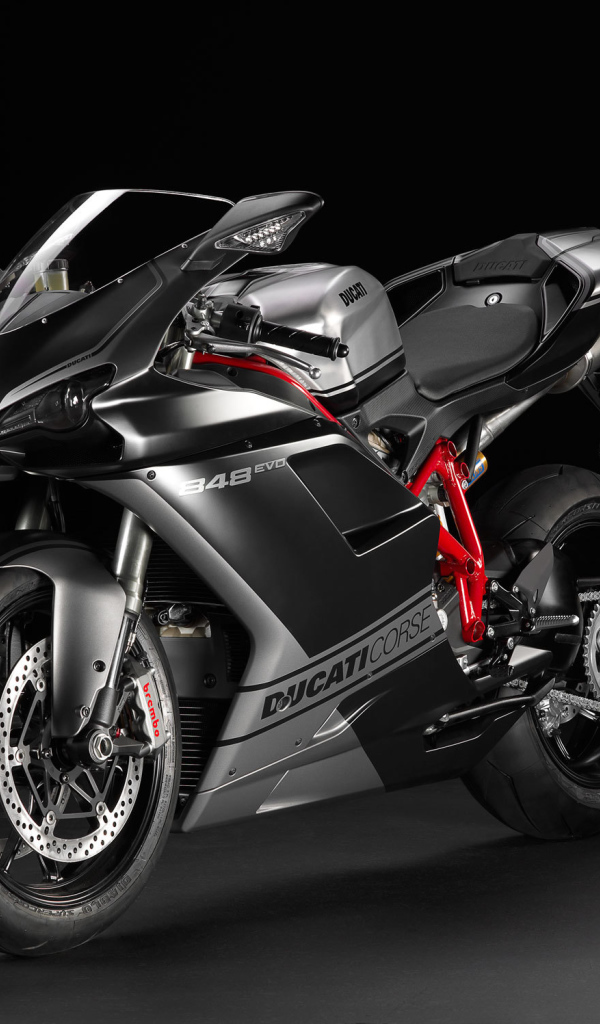 Популярный мотоцикл Ducati Superbike 848 Evo