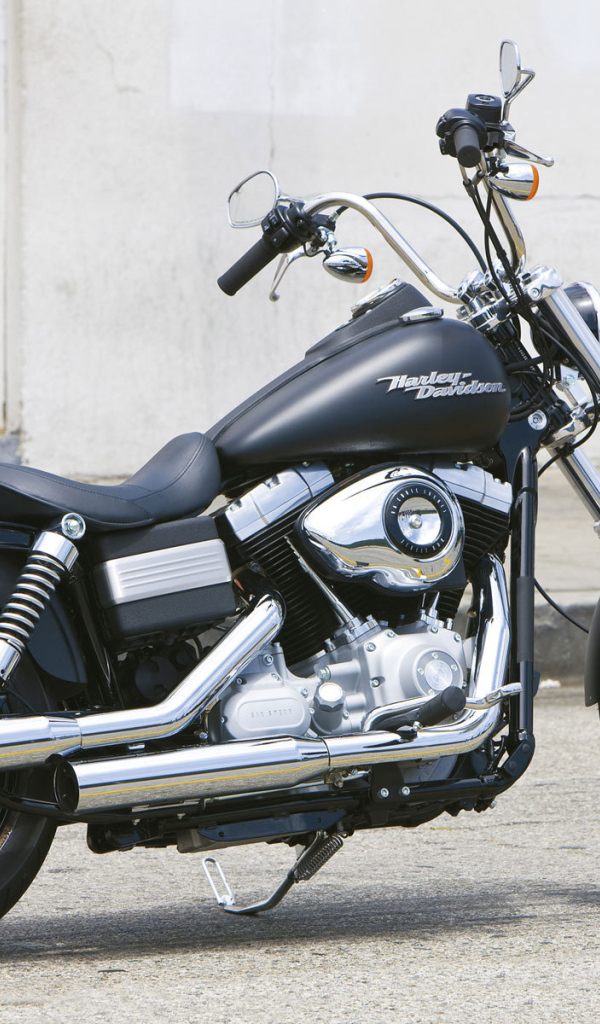 Популярный мотоцикл Harley-Davidson Dyna Street Bob