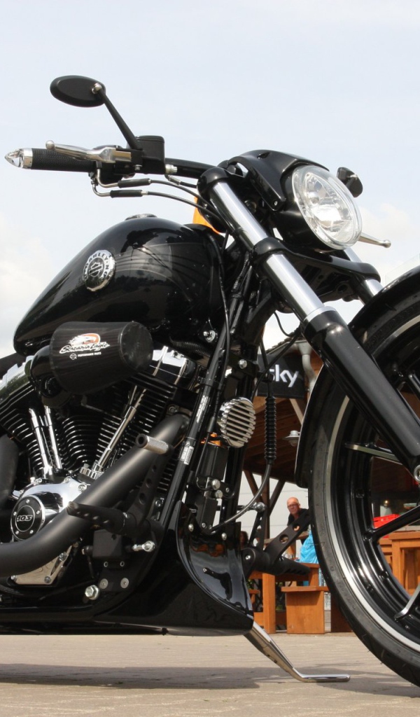 Популярный мотоцикл Harley-Davidson Softail Breakout