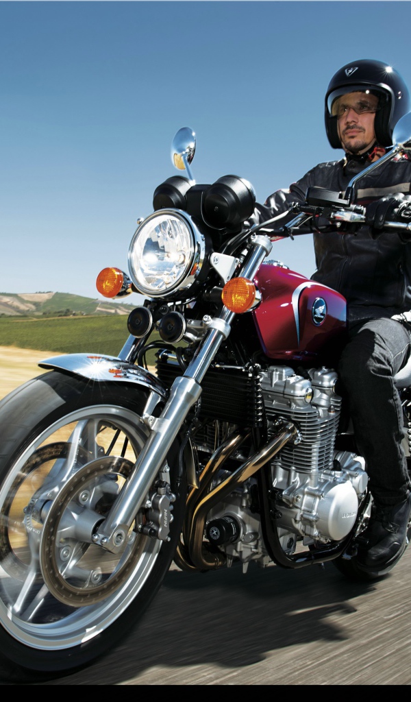 Популярный мотоцикл Honda CB 1100