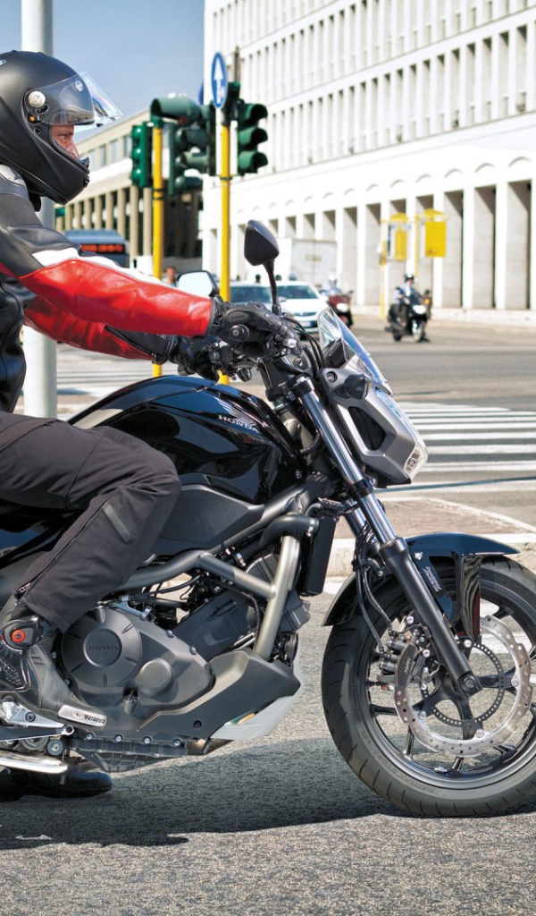 Популярный мотоцикл Honda NC 700 S