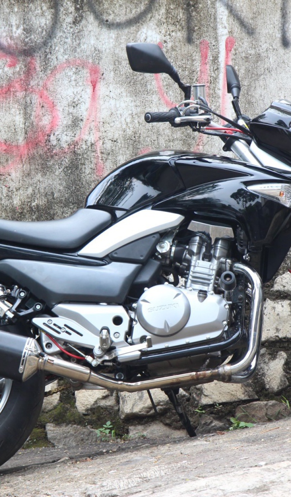 Популярный мотоцикл Suzuki   Inazuma