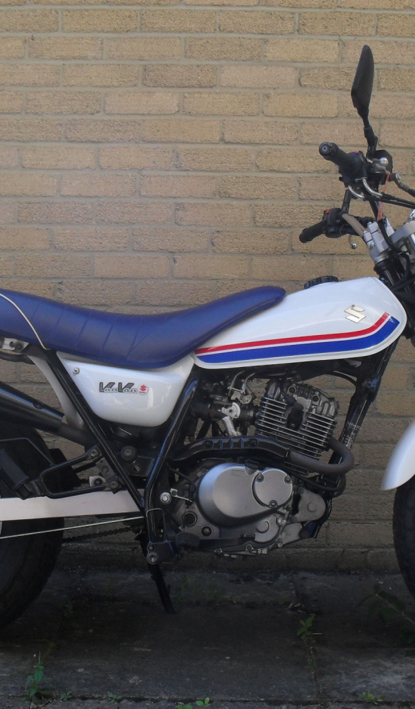 Популярный мотоцикл Suzuki RV 125