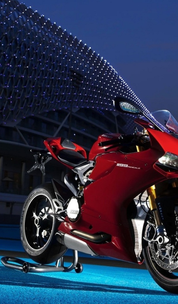 Красный мотоцикл Ducatti