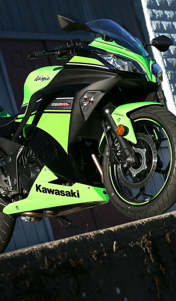 Надежный мотоцикл Kawasaki Ninja 300