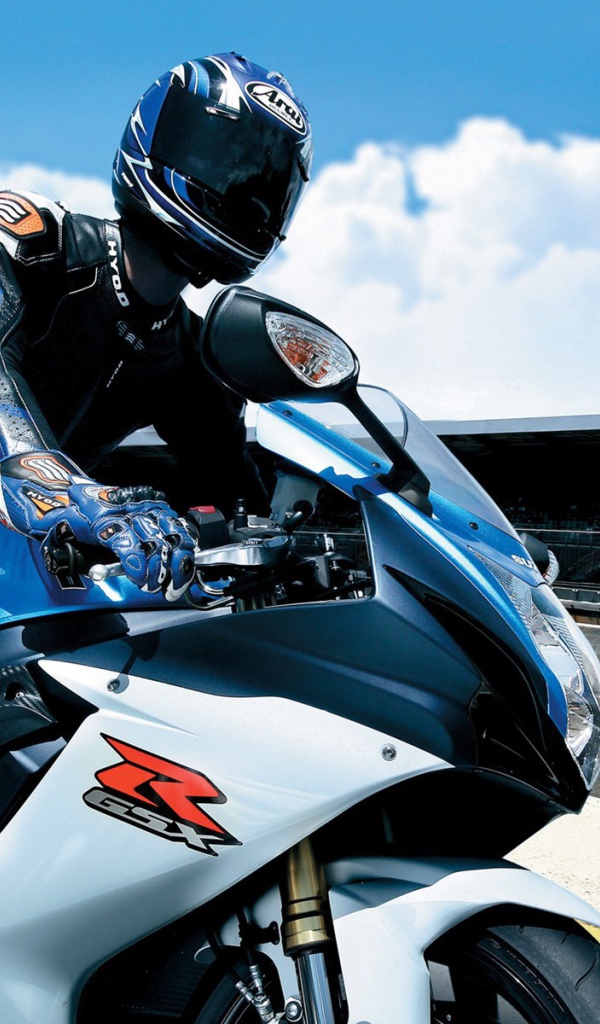 Надежный мотоцикл Suzuki GSX-R 750