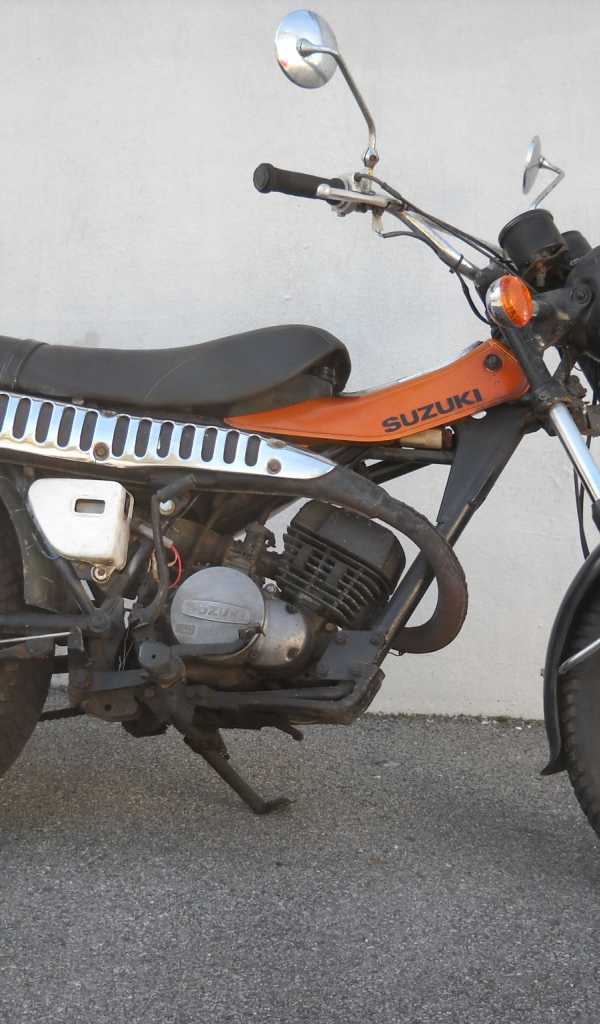 Надежный мотоцикл Suzuki RV 125