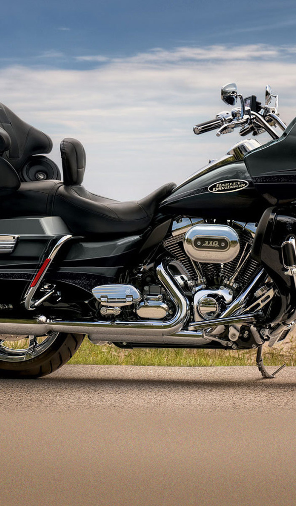 Надежный мотоцикл Harley-Davidson CVO Road King