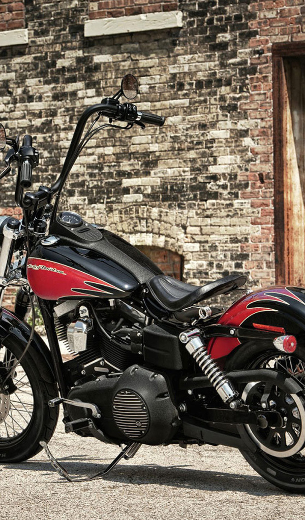 Надежный мотоцикл Harley-Davidson Dyna Street Bob