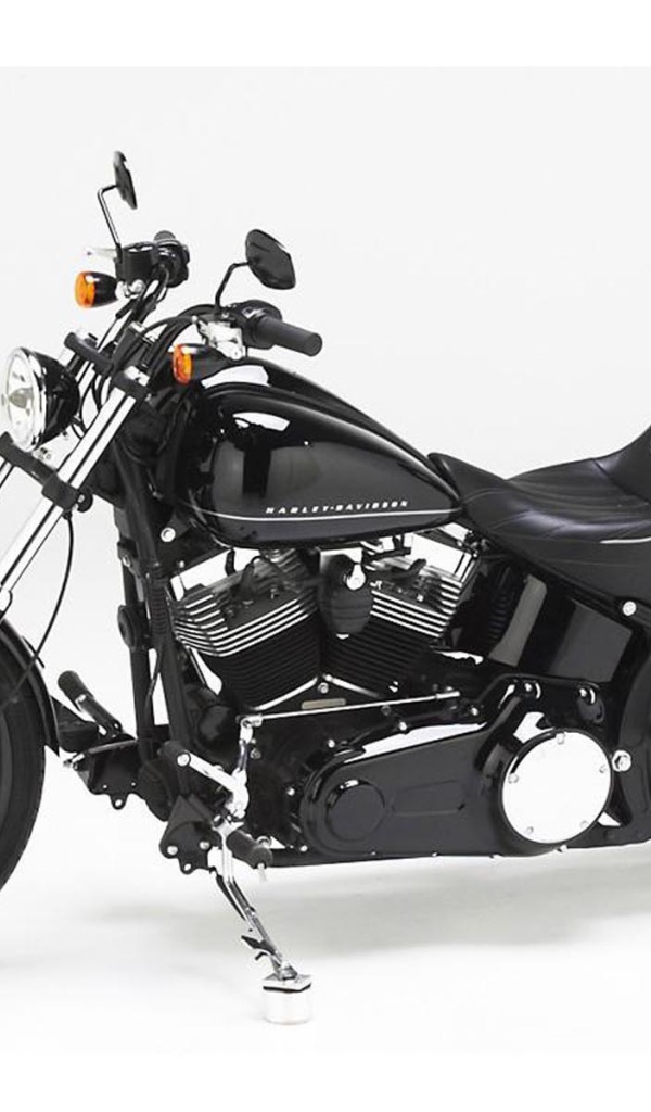 Надежный мотоцикл Harley-Davidson Softail Blackline