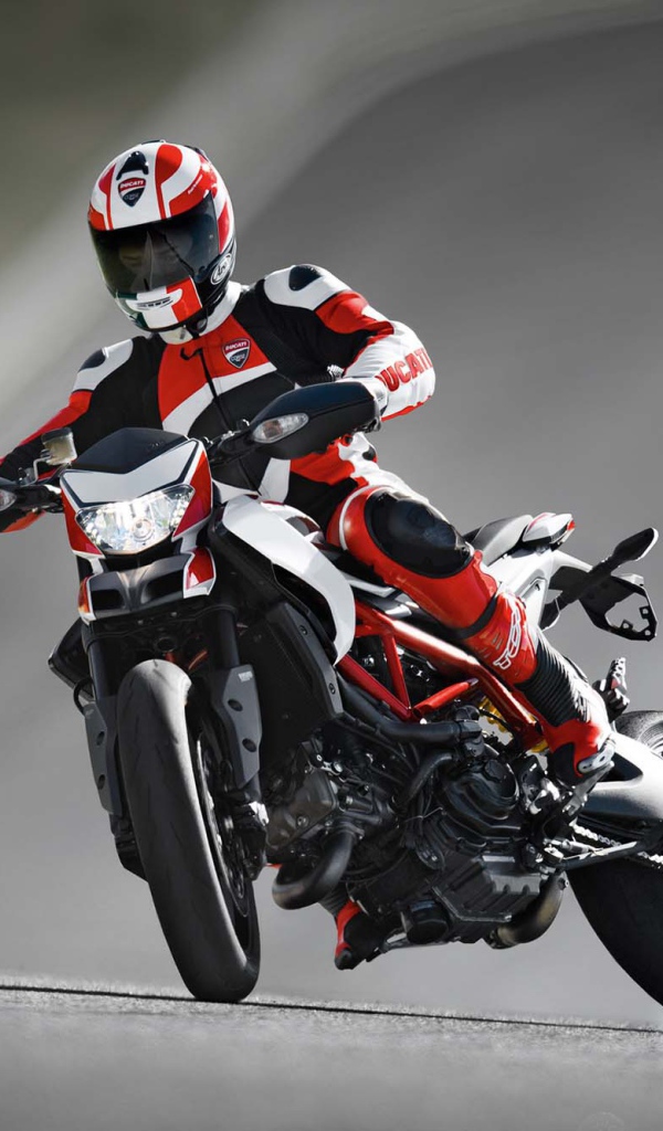Тест-драйв мотоцикла Ducati Hypermotard