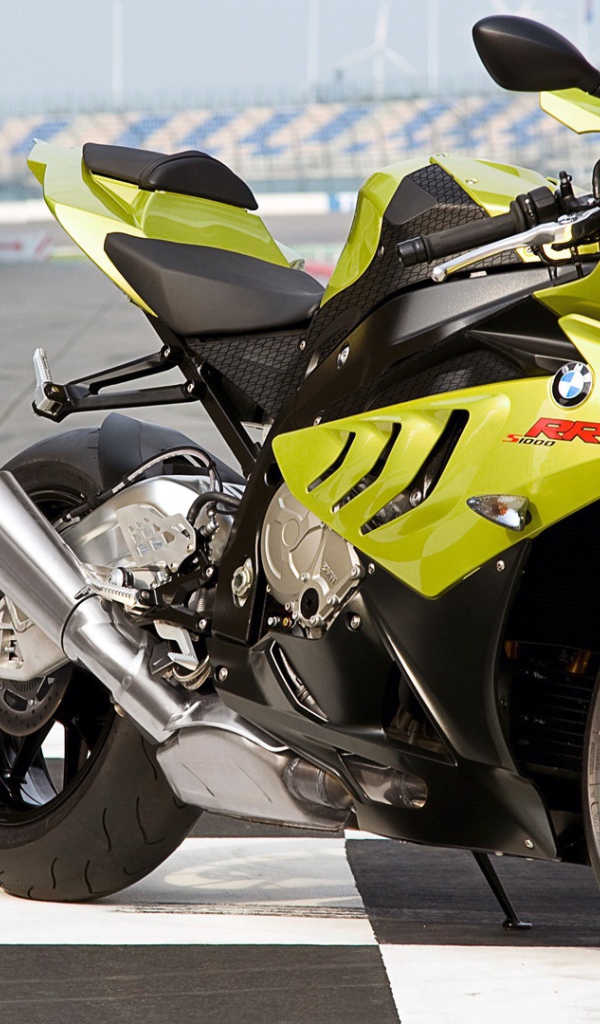 Желтый Bmw s 1000 rr