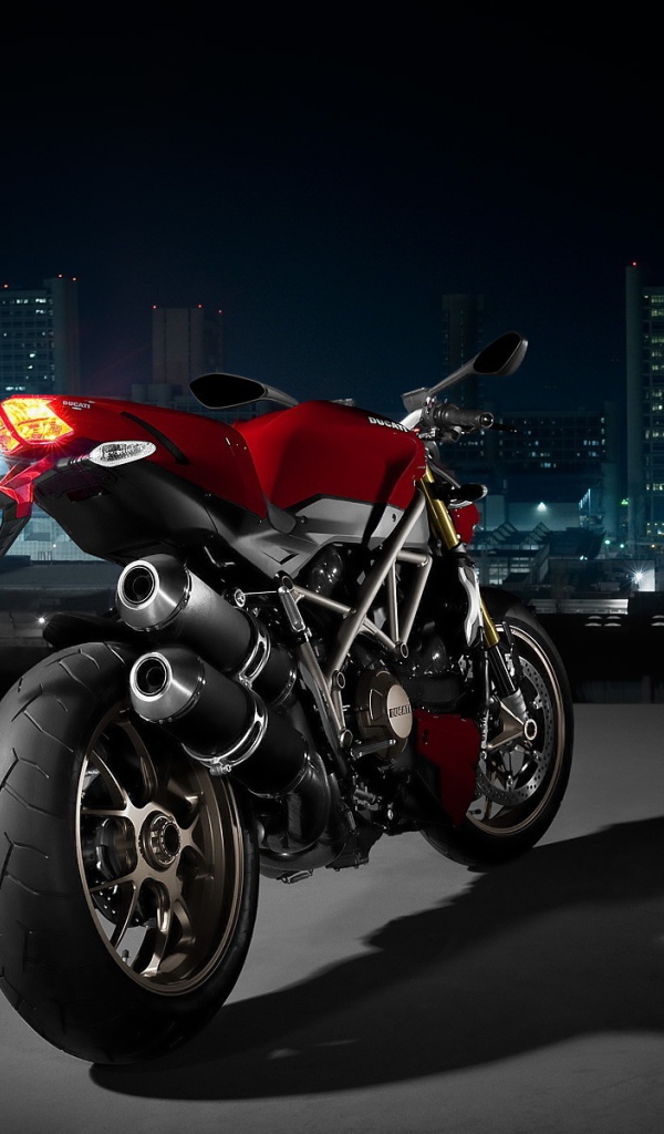 Ducati сексуальный мотоцикл