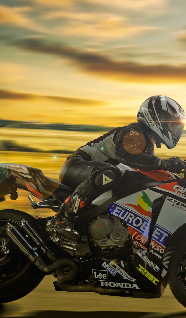 Мотогонщик на хонде