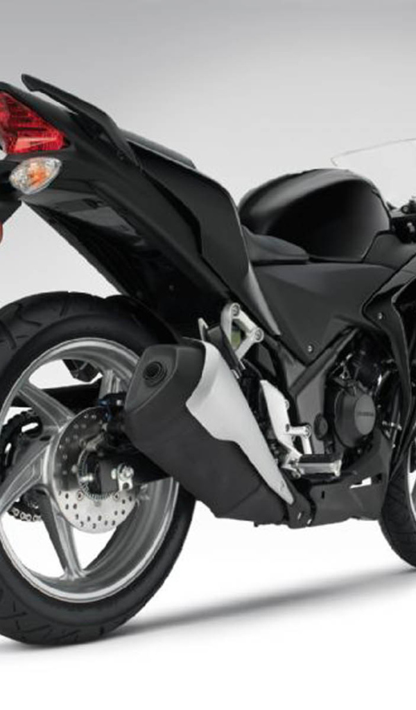 Быстрый мотоцикл Honda CBR 250 R
