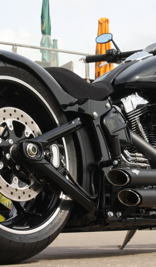 Невероятно быстрый мотоциклHarley-Davidson Softail Breakout