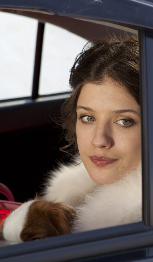 Ёлки 3 девушка в машине