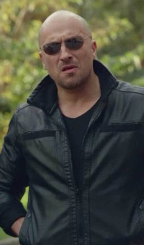 Физрук Фома возле гелика